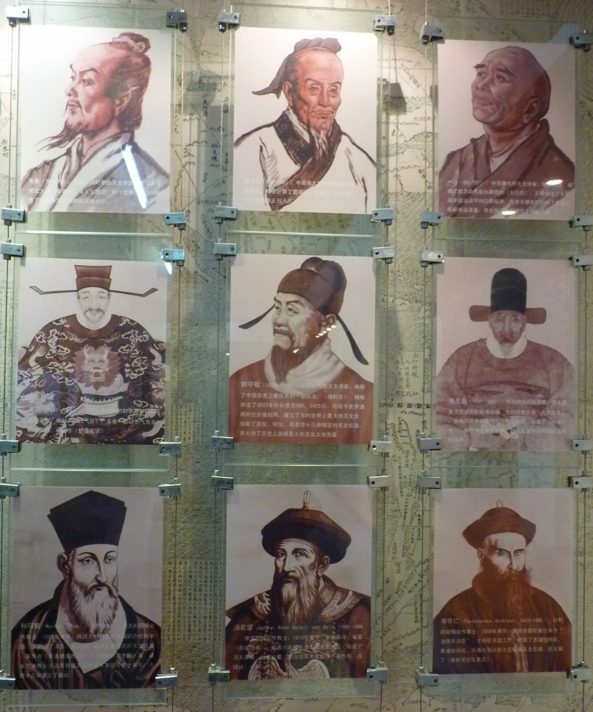 Jesuiten und Gelehrten im Museum des alten Observatoriums in Peking