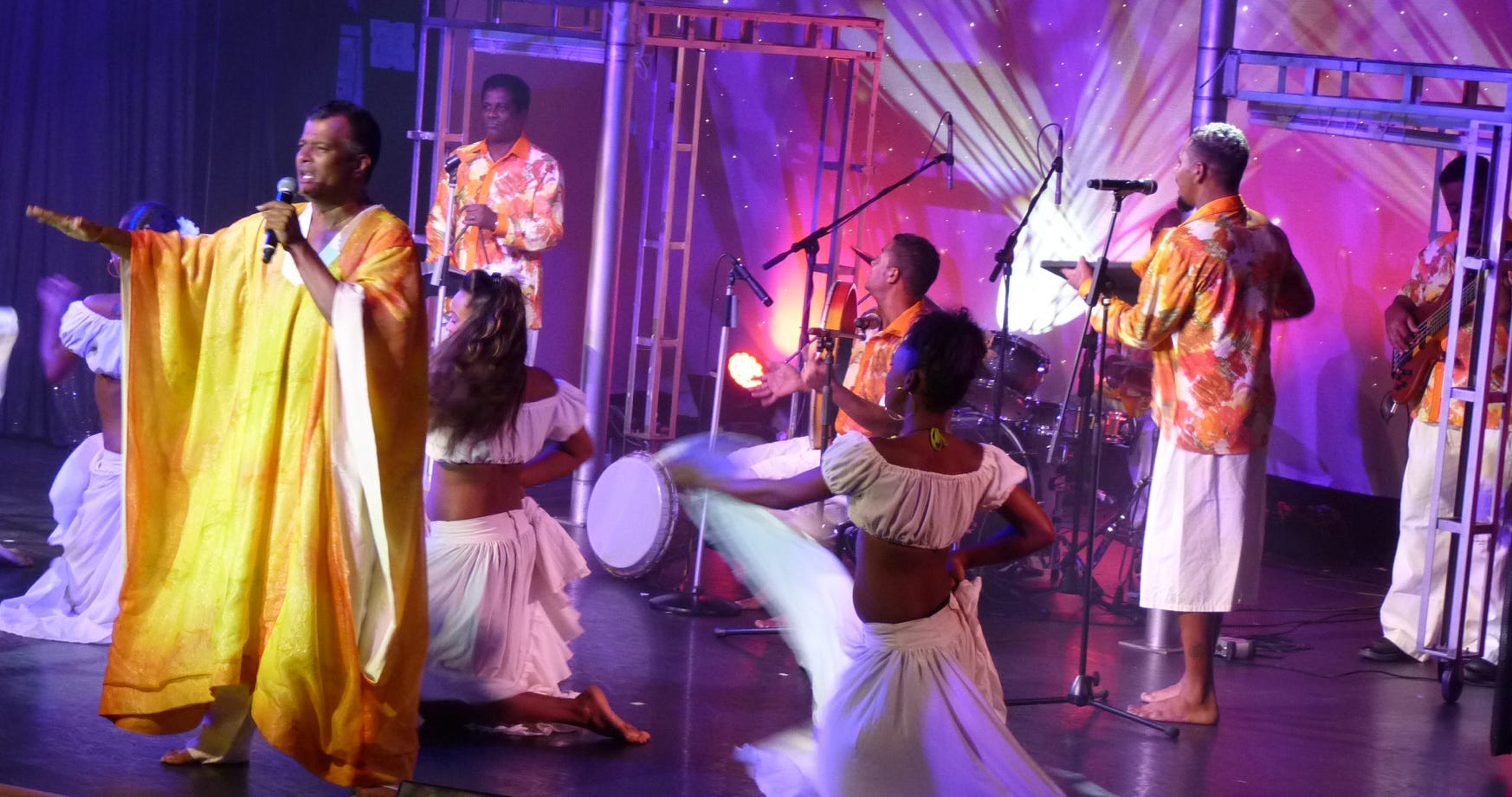 Tradition und show. Studienzyklus Mauritius. Foto A.A.Bispo